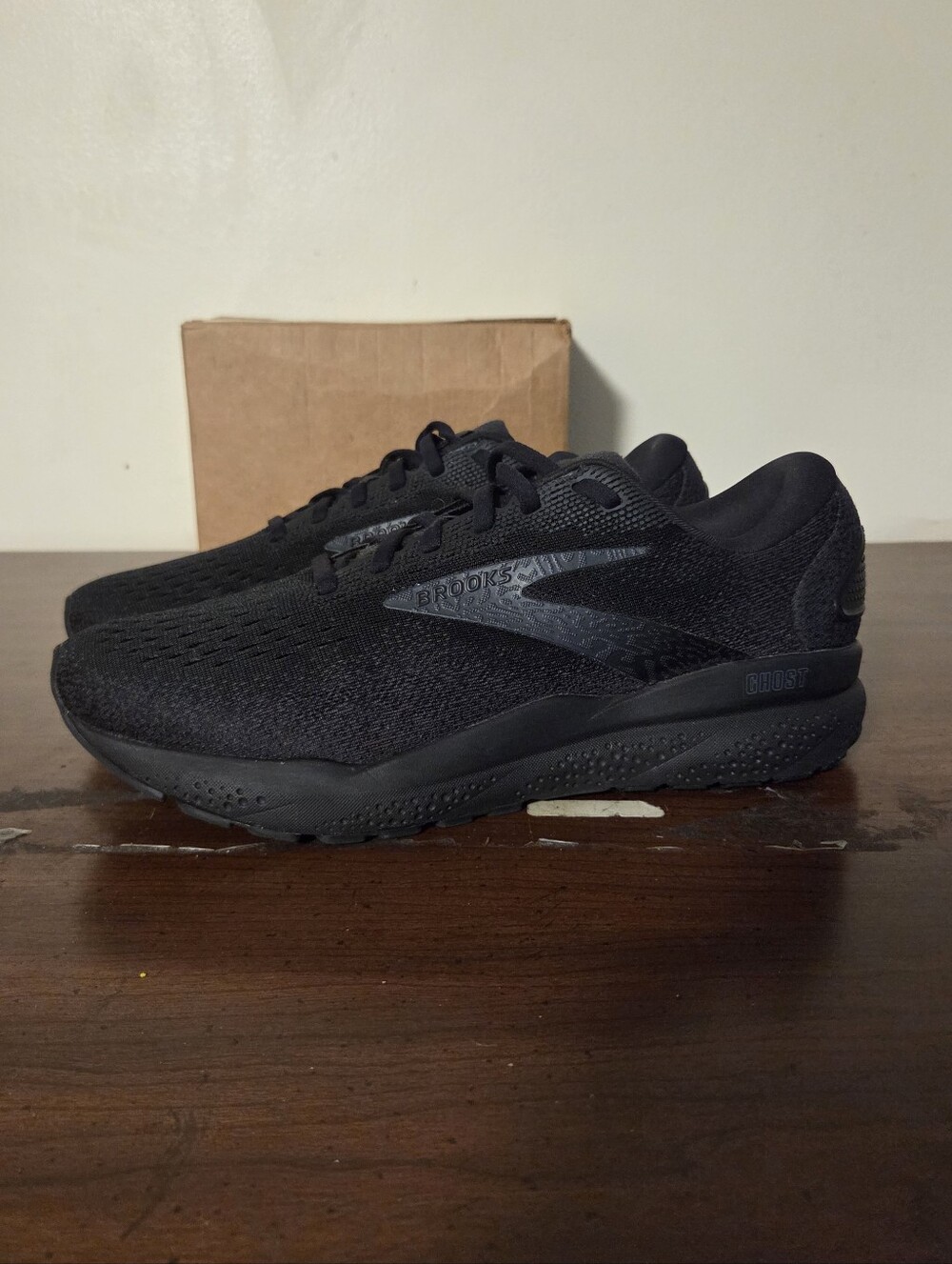Brooks Ghost 16 Running Shoes Black On Black Women's Sz 10(B) EUC
